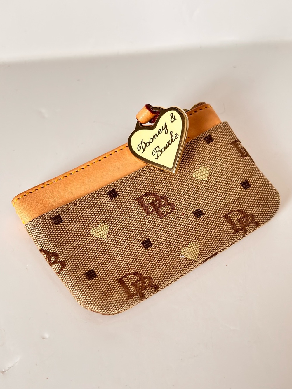 Dooney & Bourke tan logo coin card purse monogram heart charm zip wallet NWOT